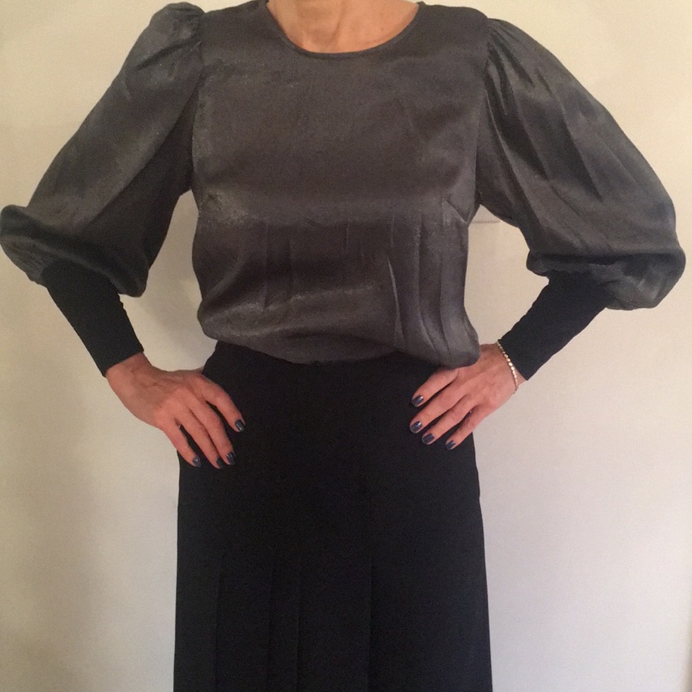 🆕 BCBG NEW metallic grey top!